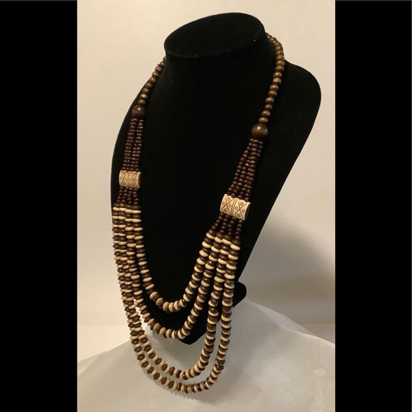 Beautiful dark brown and beige wood bead necklace - Picture 2 of 3